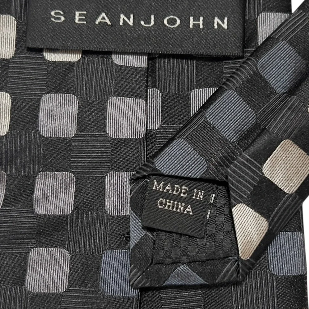 Sean John Necktie Black Gray Shadow Geometric Grid Pattern‎ 100% Silk Designer